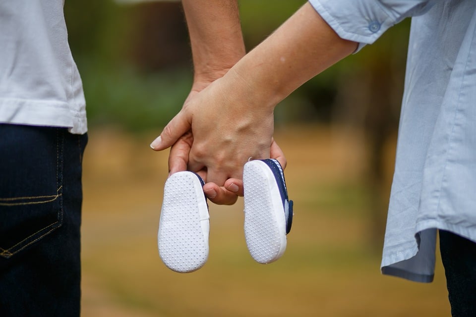 Закон и право: Супругов из Германии не признали законными родителями близнецов, выношенных суррогатной матерью в США