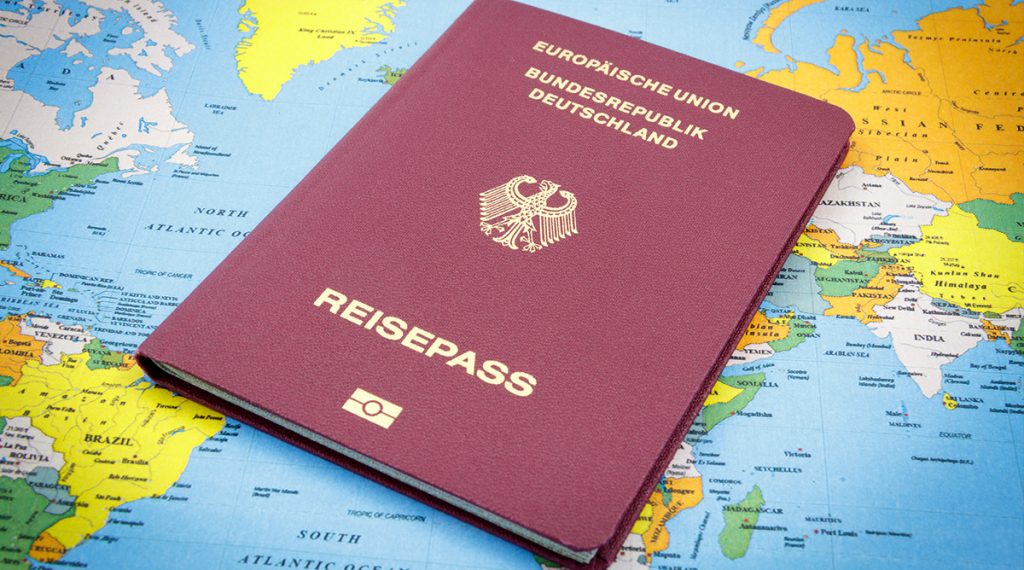 Колонки: Двойной паспорт