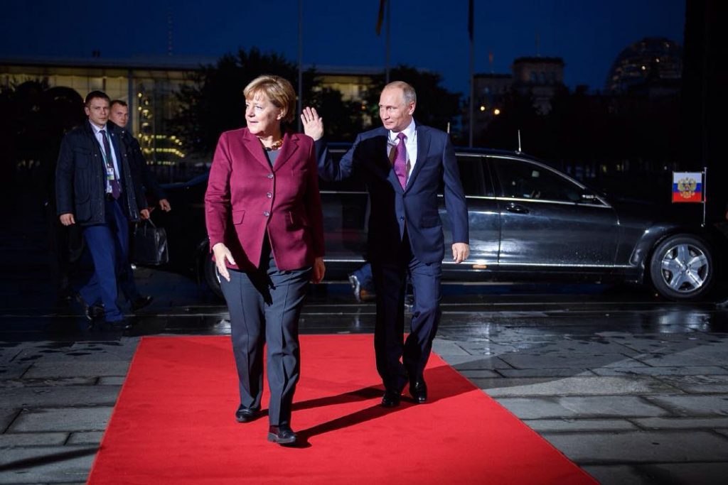Политика: Меркель встретится с Путиным в Сочи