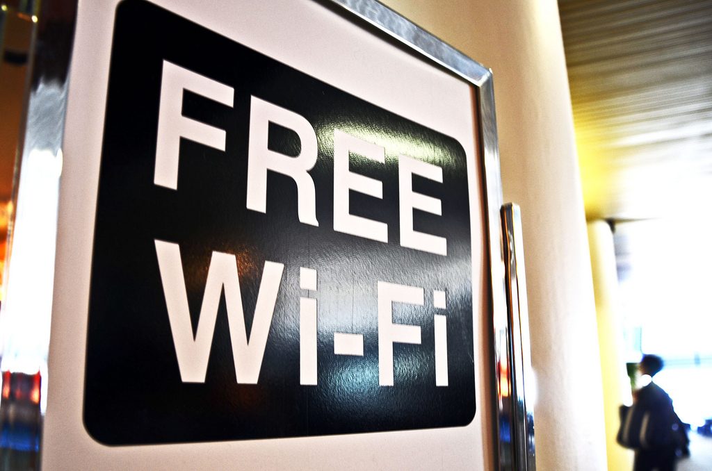 Деньги: ЕС профинансирует установку высокоскоростного Wi-Fi в общественных местах