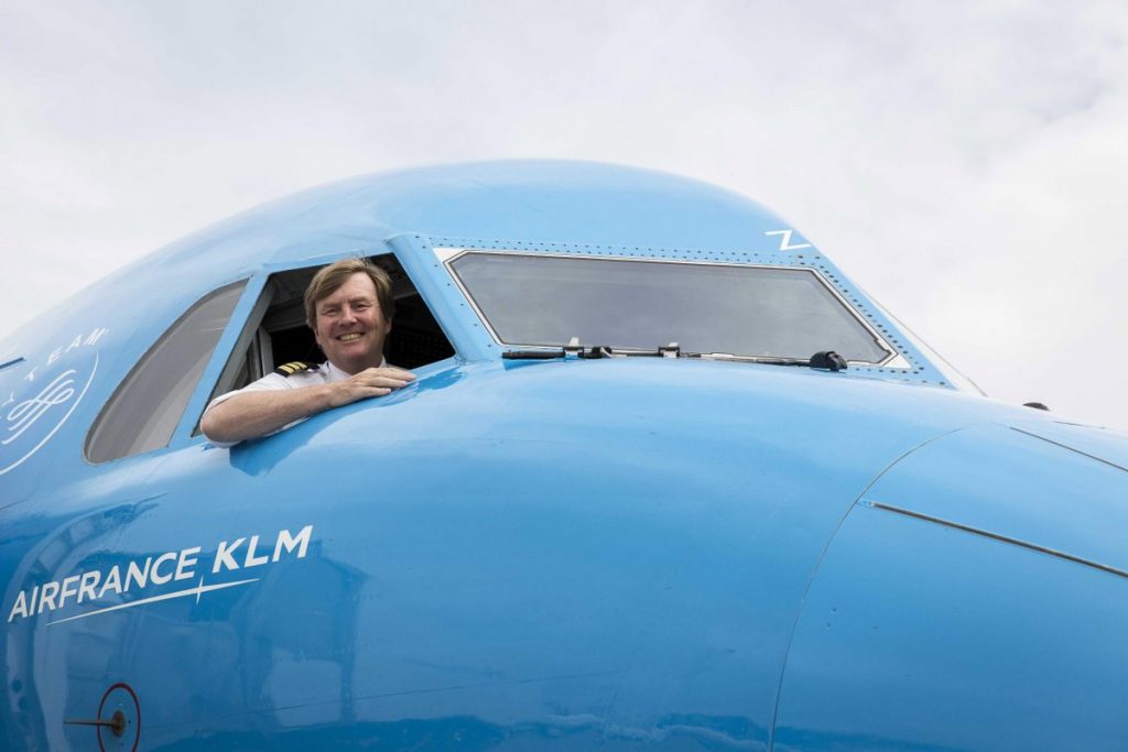 Знаменитости: Король Нидерландов тайно работает пилотом пассажирского самолета