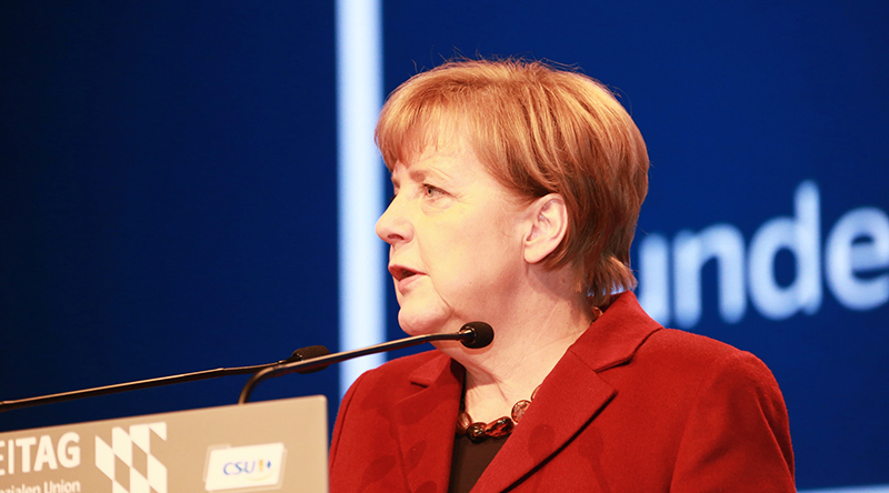 Политика: Меркель: вместо того, чтобы налаживать мосты, мы строим их заново