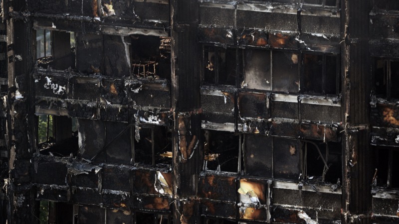 Отовсюду обо всем: Более ста погибших остаются в руинах сгоревшего дома в Лондоне
