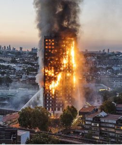 Отовсюду обо всем: Более ста погибших остаются в руинах сгоревшего дома в Лондоне