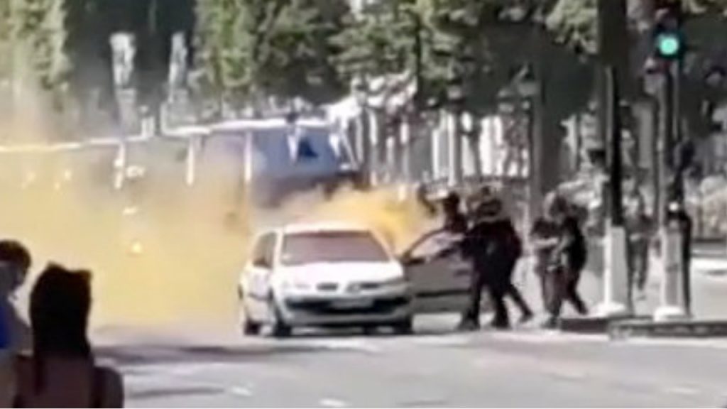 Отовсюду обо всем: В Париже машина террориста протаранила полицейский фургон рис 2