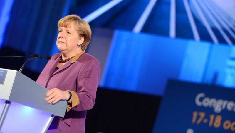 Политика: Меркель требует от Мэй гарантий прав европейцев