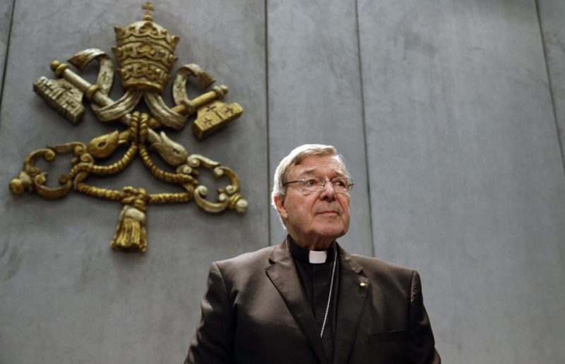 Отовсюду обо всем: Главного финансиста Ватикана обвиняют в растлении малолетних