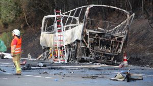 Происшествия: На А9 сгорел туристический автобус: погибло 18 человек