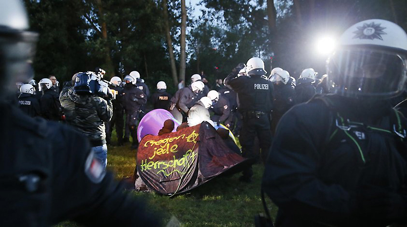 Политика: Полиция и протестующие — первые столкновения в Гамбурге