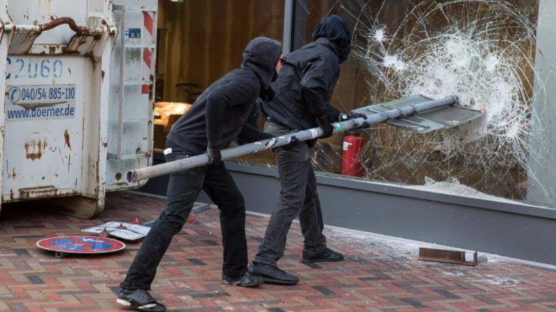 Политика: Беспорядки не прекращаются: в Гамбург направлены дополнительные силы полиции и бундесвер