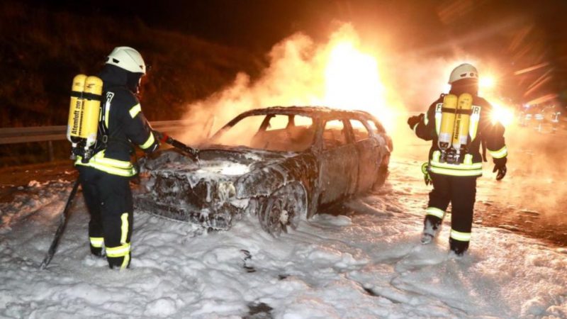 Происшествия: На А17 внезапно загорелся автомобиль