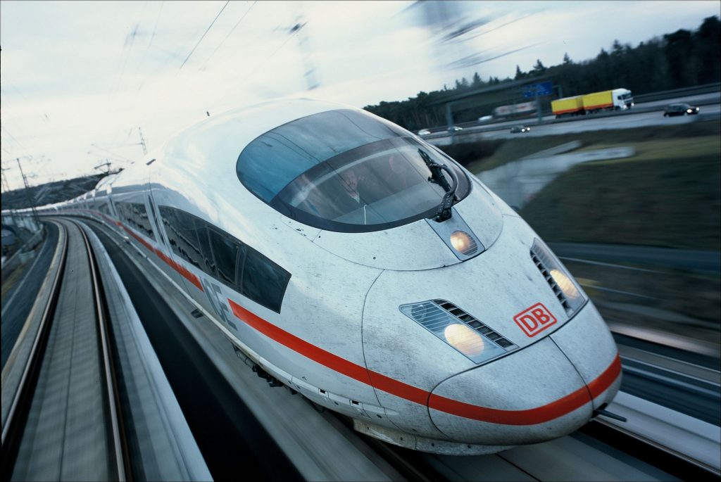 Общество: Deutsche Bahn дарит отличникам бесплатную поездку