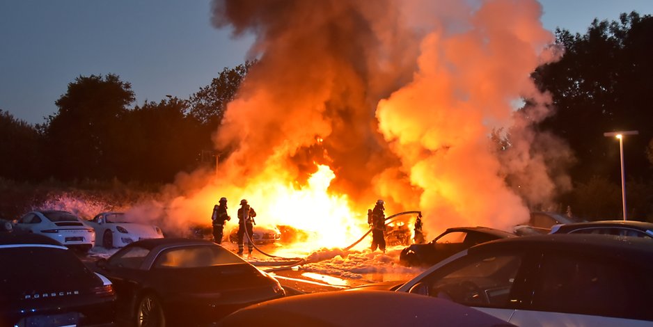Происшествия: В Гамбурге перед саммитом G20 сожгли 8 элитных автомобилей