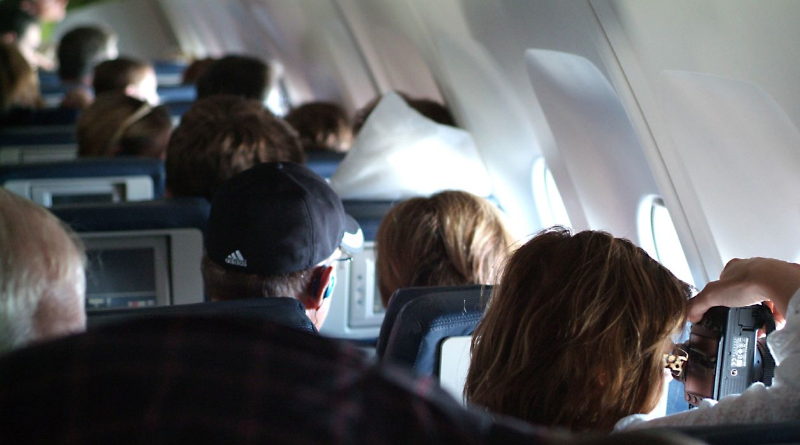 Общество: Почему при взлете самолета нужно держать окна открытыми?