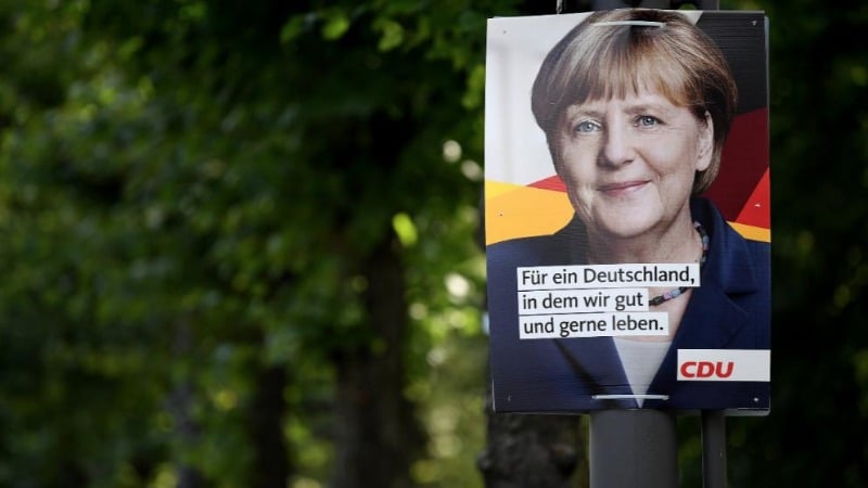 Политика: Первый день после отпуска: Меркель потеряла 10% голосов