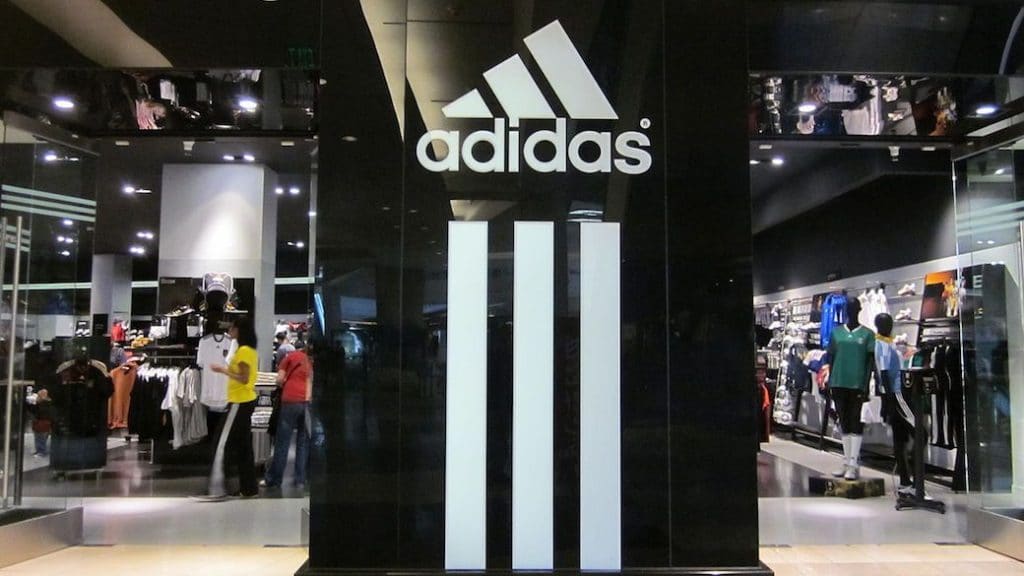 Новости: Adidas закрывает 160 магазинов по всей России