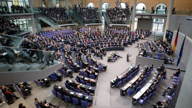 Закон и право: Бундестаг годами не платил социальные взносы за своих работников
