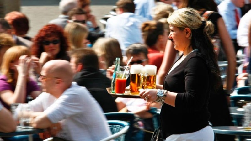 Деньги: В Германии 2,7 миллиона человек работают по совместительству
