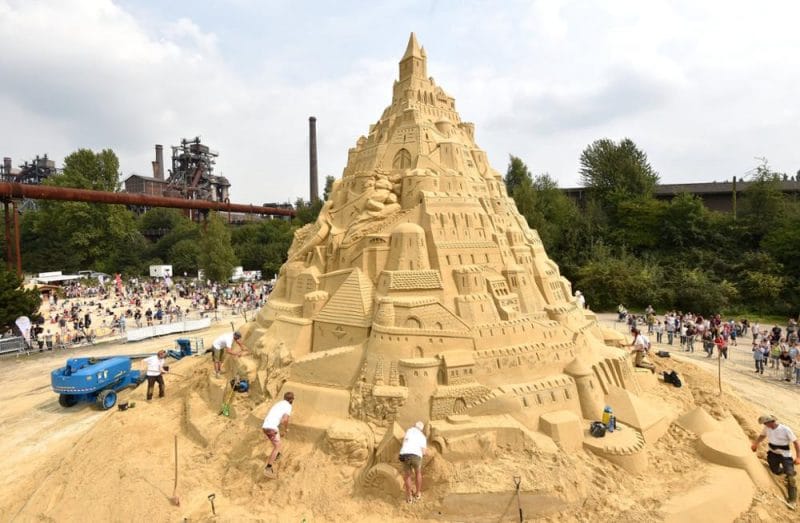 Досуг: Замок из песка в Дуйсбурге занесут в Книгу рекордов Гиннеса