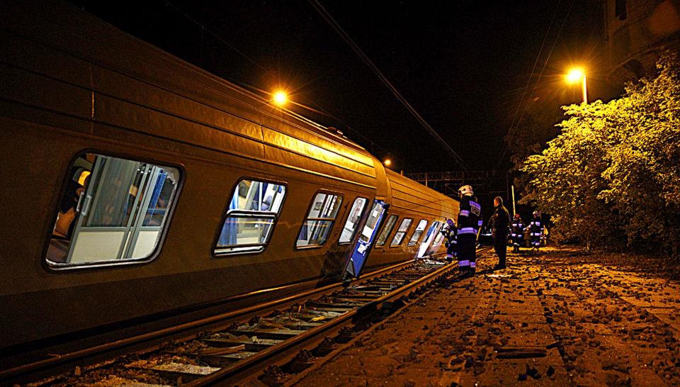 Отовсюду обо всем: В Польше столкнулись два поезда: 11 вагонов сошли с рельсов