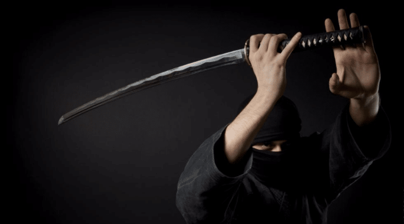 Происшествия: Мужчина убил брата самурайским мечом