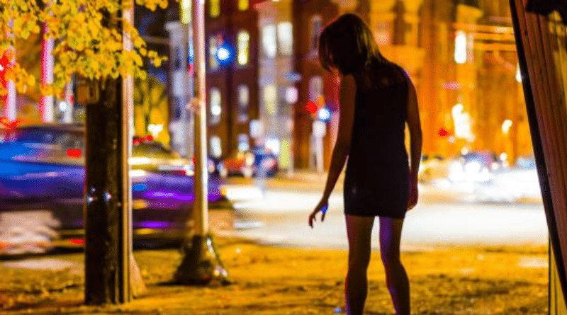 Происшествия: Мужчина накачивал несовершеннолетнюю наркотиками и заставлял ее заниматься проституцией