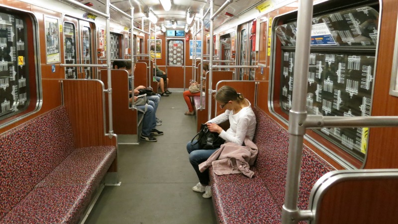 Общество: Что нервирует немцев в метро?
