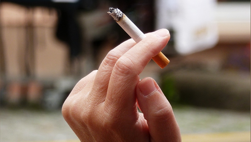 Общество: Европейцы все чаще страдают от пассивного курения