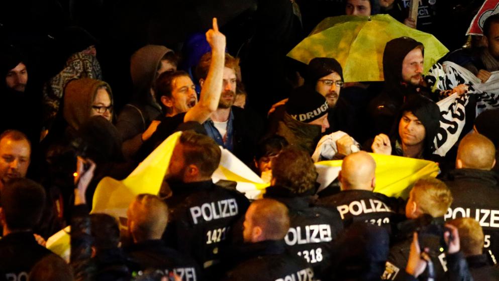 Политика: Во многих городах Германии прошли акции протеста против вхождения АдГ в бундестаг