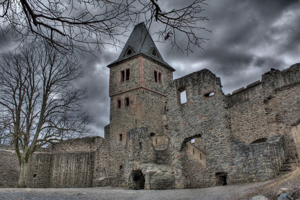Досуг: Таинственные места Германии: замок Франкенштейнов