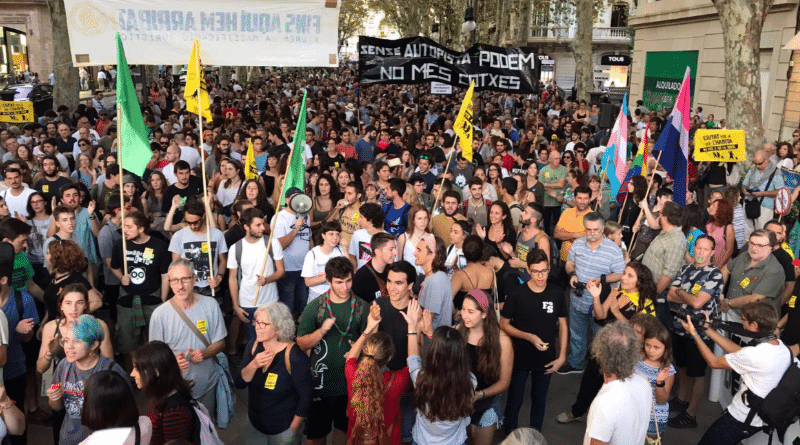Отовсюду обо всем: На Мальорке протестуют против большого количества туристов