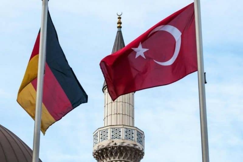 Политика: Сотни турецких чиновников просят убежища в Германии