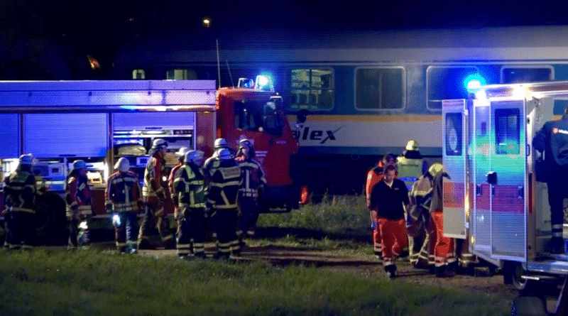 Происшествия: Мужчина выжил после столкновения с движущимся поездом
