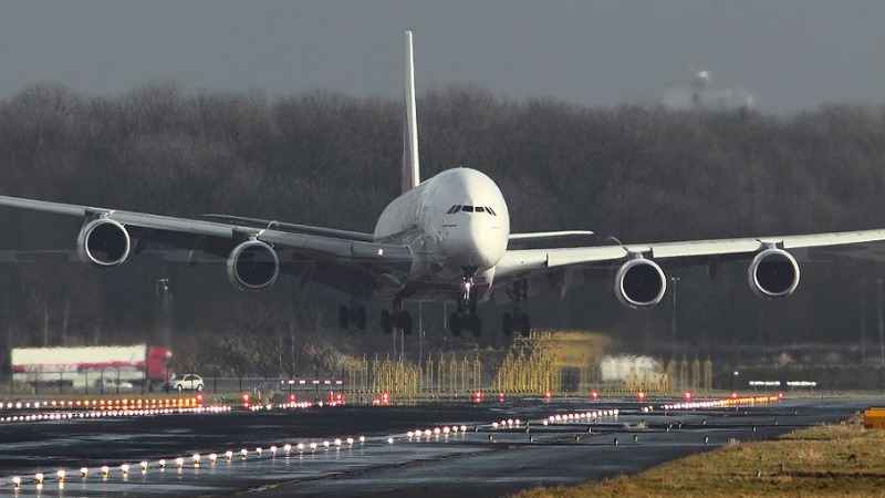 Происшествия: Пилоты посадили А380 в Дюссельдорфе, не смотря на ураган (+видео)