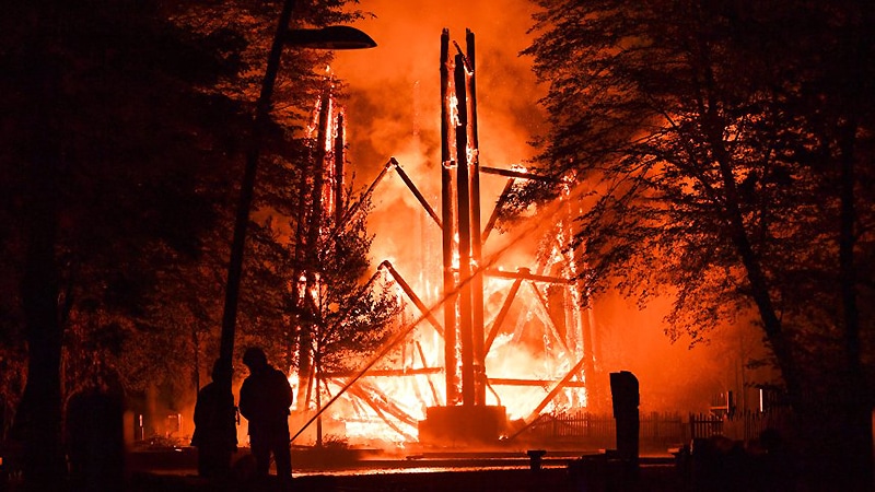 Происшествия: Во Франкфурте дотла сгорела Башня Гете