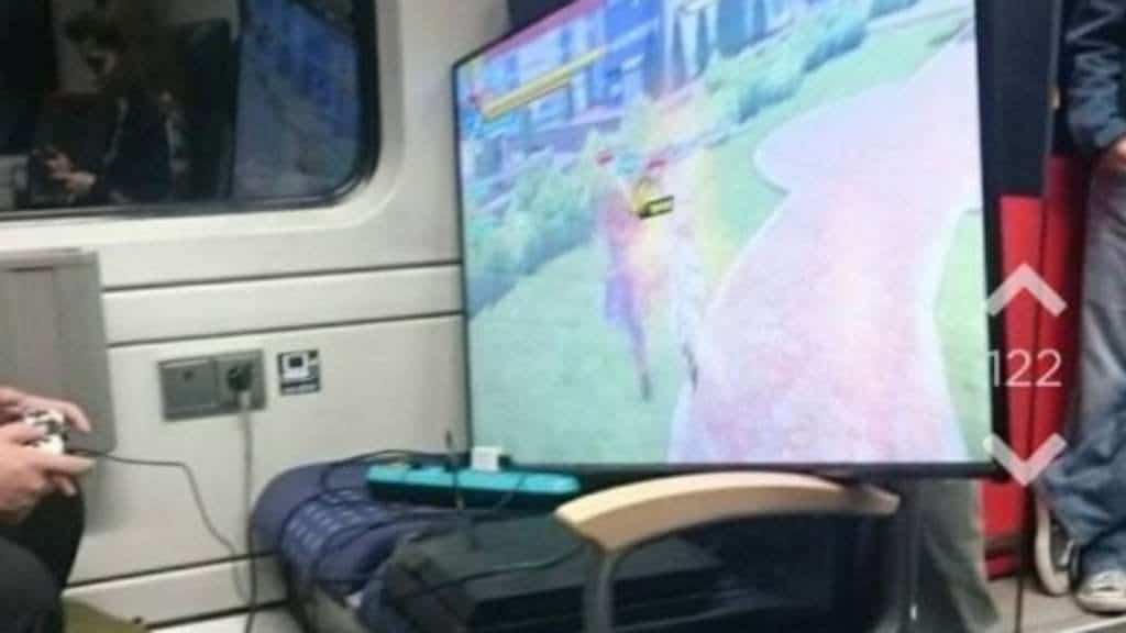 Происшествия: Как скоротать время в поезде? Возьмите с собой телевизор и Playstation