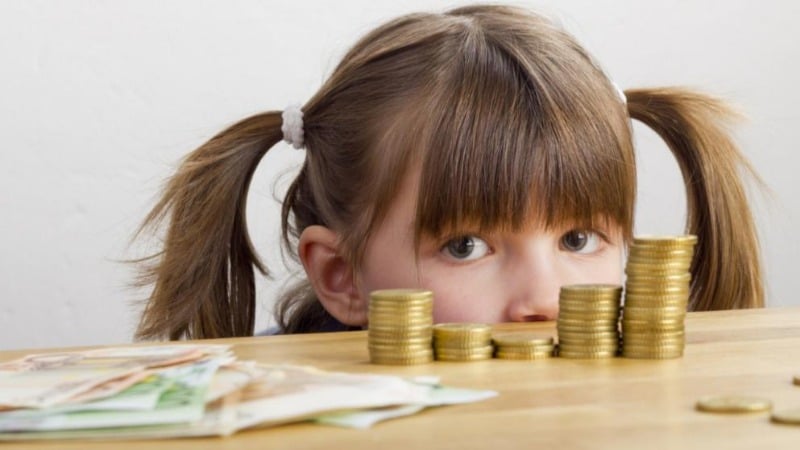Полезные советы: Сколько денег нужно давать ребенку на мелкие расходы?