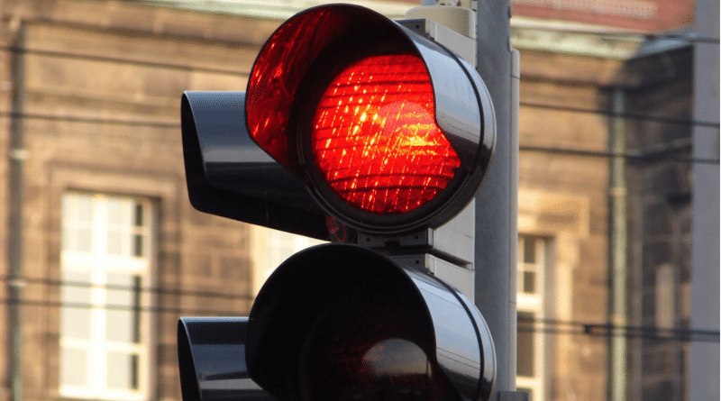 Полезные советы: Можно ли проехать на красный, если светофор сломан?