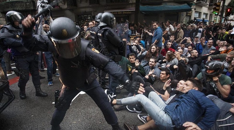 Отовсюду обо всем: Референдум в Каталонии: более 800 пострадавших в стычках с полицией