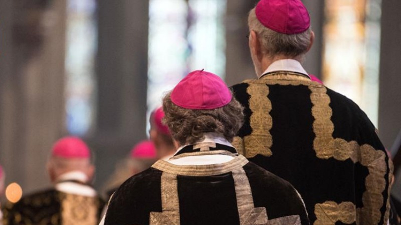 Деньги: Сколько зарабатывает пастор и епископ в Германии?