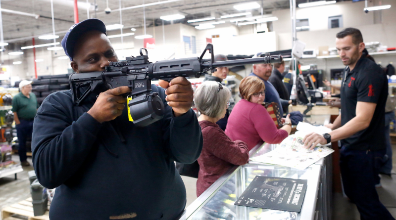 Новости: Черная пятница в США: американцы приобрели более 200 000 единиц оружия