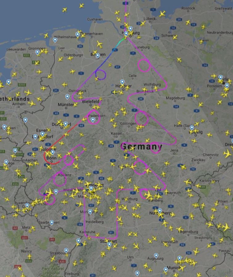 Общество: Самолет нарисовал рождественскую елку в небе над Германией