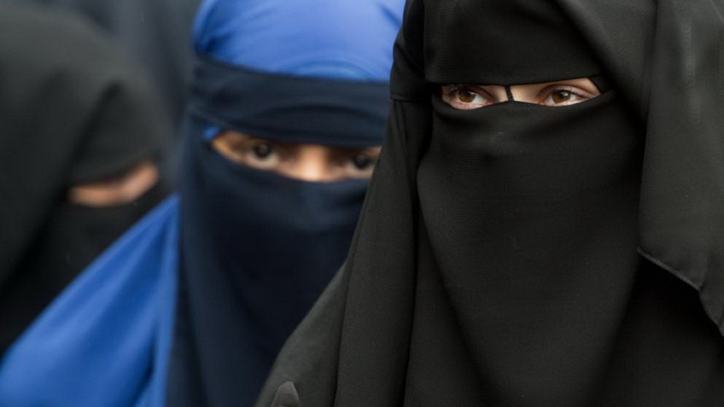 Общество: Эксперты предупреждают об опасности со стороны женщин-исламисток