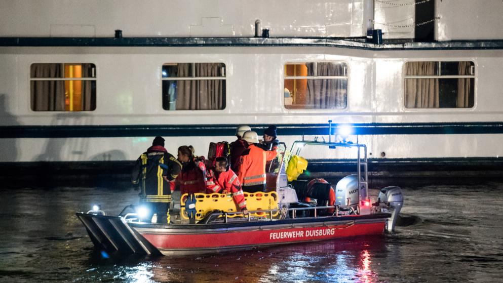 Происшествия: 27 пострадавших: в Дуйсбурге пассажирский корабль столкнулся с мостовой опорой рис 2