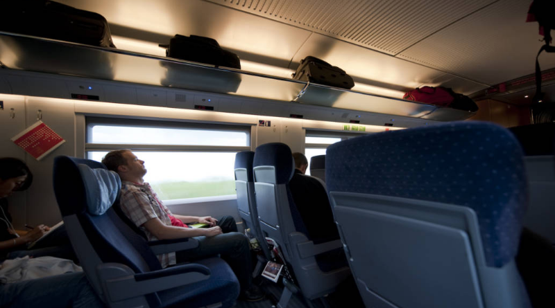 Полезные советы: Как обеспечить себе в поезде сидячее место, не бронируя его