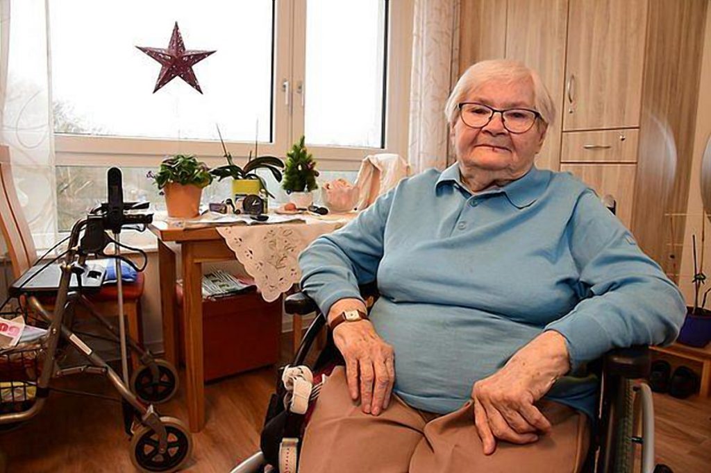 Общество: Пенсионеры в Германии живут на €106 в месяц