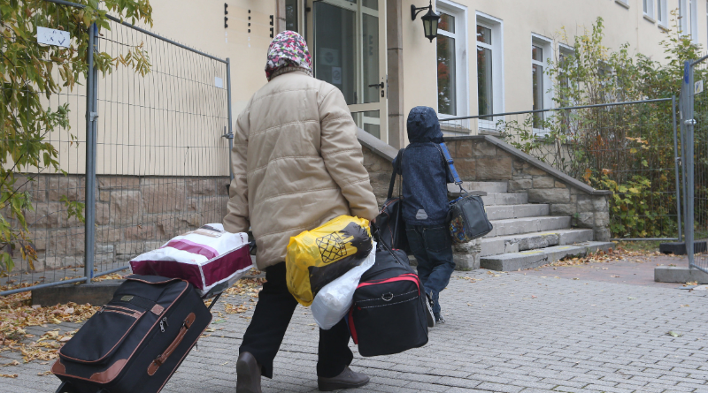 Общество: Беженцу разрешили привезти в Германию вторую жену