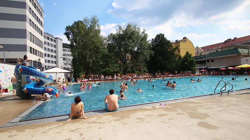 Досуг: В бассейнах Берлина снижают цены
