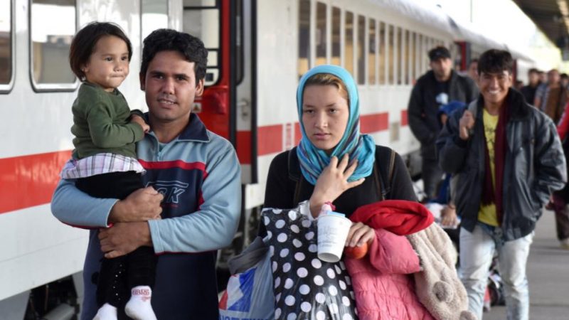 Общество: Германия готовится к воссоединению семей беженцев: ожидается прибытие 300 тыс человек