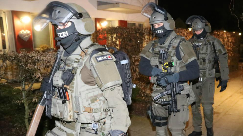 Общество: В Гамбурге полиция провела рейды во многих квартирах наркоторговцев